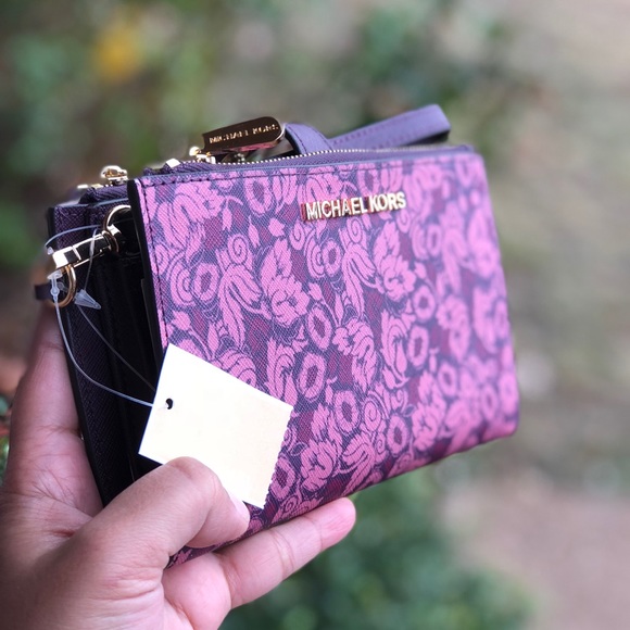 Michael kors floral wristlet/ phone case Damson - Picture 2 of 6